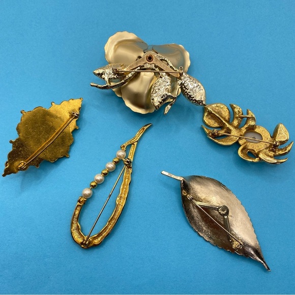 Vintage Brooch Bundle Gold Tone Large Pins Lot of 5 - Picture 2 of 9